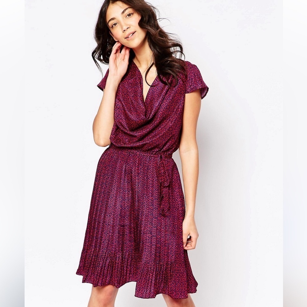 Yumi women’s geometric dress cowl neck size 2-4 pleated feminine burgundy